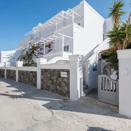 Blue Waves Suites & Apartments