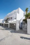Blue Waves Suites & Apartments