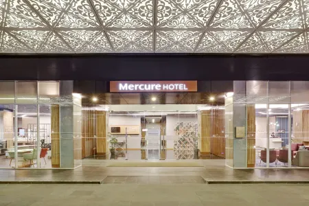 Mercure Bandung Nexa Supratman Отели рядом с достопримечательностью «Bandung tour on bus (Bandros)»