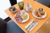Holiday Inn Express MARSEILLE AIRPORT by IHG - breakfast