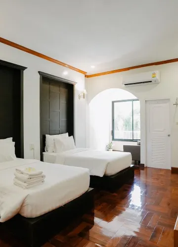 ห้องดีลักซ์ เตียงแฝด พร้อมระเบียง