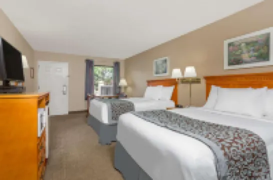 埃爾伯頓戴斯酒店 埃爾伯特縣酒店