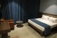 Delight Food Joint Hotels in Навсари