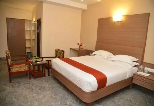 Sri Balaji Hotels - Parkplatz