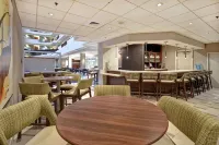 Embassy Suites by Hilton Charleston - bar
