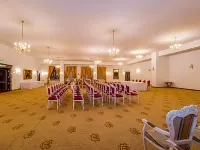 Aurelius Imparatul Romanilor Hotels near Stadion