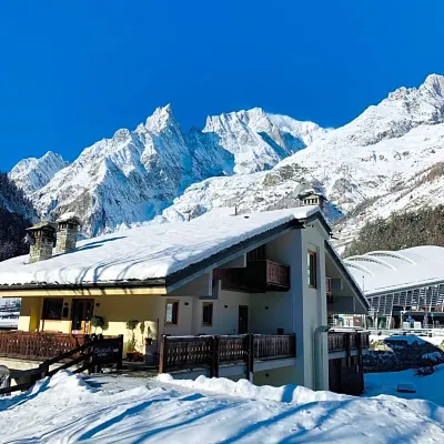 Shatush Hotel Các khách sạn gần Cáp treo trượt tuyết Plan Checrouit - Courmayeur