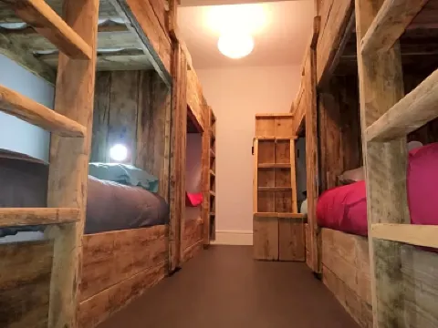 Ty Glyndwr Bunkhouse, Bar and Cafe Hotel a 