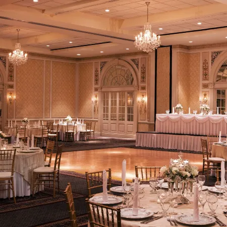 The Hotel Roanoke & Conference Center, Curio Collection by Hilton