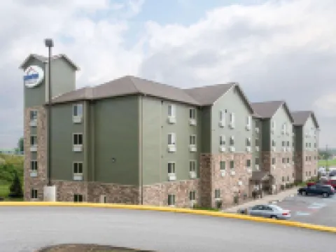 Suburban Studios Triadelphia - Wheeling at the Highlands Hotels in Ohio County