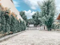 Monggo Nginep @Kotagede 5 Kamar dengan Tropical Pool