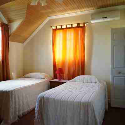 Island Seaside Suites Rooms