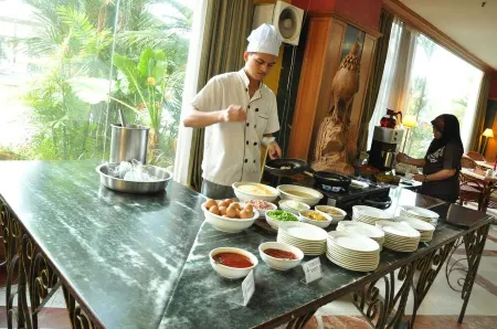 Tang Dynasty Hotel Отели рядом с достопримечательностью «Land Below The Wind»