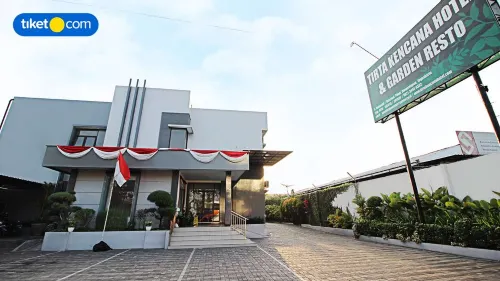 Tirta Kencana Hotel & Garden Resto