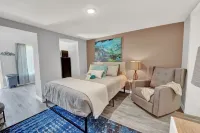 Seaside Escape Hotels near Five Below