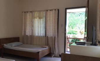 Tay LeLong's Pension House - Housity