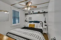 Firefly Cottage 2 Bedroom Cabin by Redawning