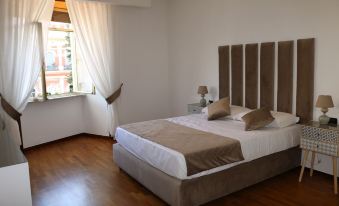 Neapolis City Life