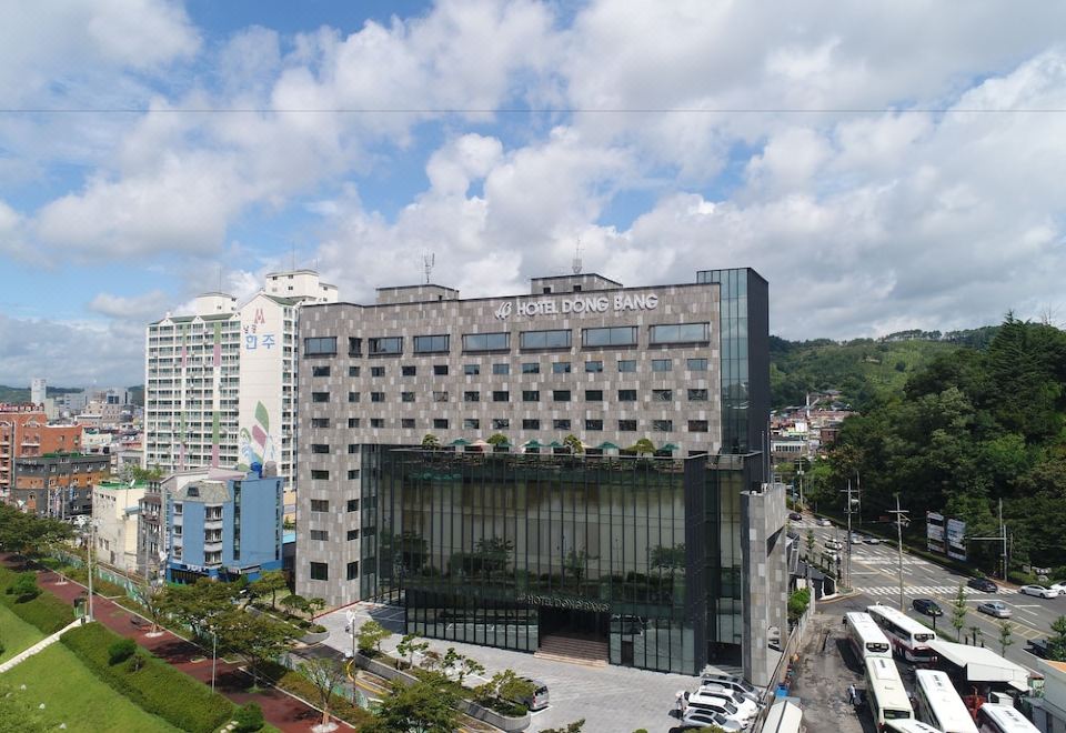 Hotel Dongbang - Housity