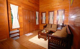 Villa ChavaMinerva Kayu - Ciater