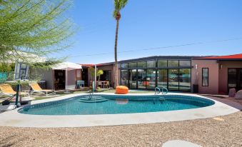 Modern Desert Oasis