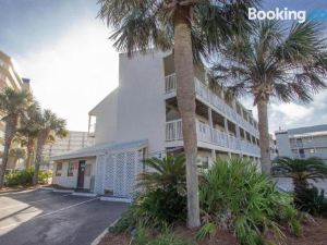 Beach View 3Br/2ba w/Pools Sleeps 8