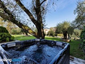 Spyrelia Villa with Private Pool & Outdoor Hot Tub