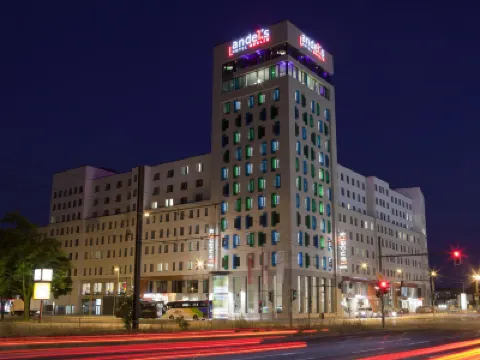 Vienna House by Wyndham Andel's Berlin Hoteles cerca de Estación de metro Samariterstrasse