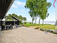 "Erok" - 100m from the Sea Hotels in Frorup