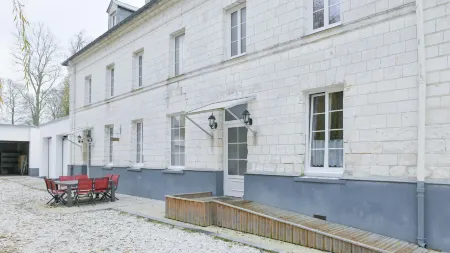 Chateau de Gezaincourt Отели в г. Пернуа