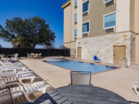 เดย์สอินน์แอนด์สวีทส์ บายวินด์แฮม แซนแอนโทนิโอ ใกล้ฟรอสต์ แบงก์ เซ็นเตอร์ โรงแรมในซานอันโตนิโอ