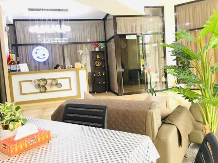 Gmaya Suites Отели рядом с достопримечательностью «Tropicana Beach Resort»