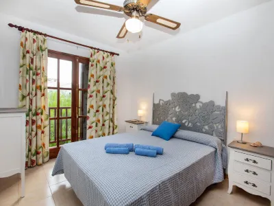 Blanca Mediterranea Hotels near Cala de les Sirenes