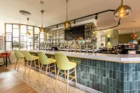 Holiday Inn LONDON - SUTTON by IHG - bar