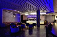Radisson Blu Plaza Resort and Spa Karjat - bar