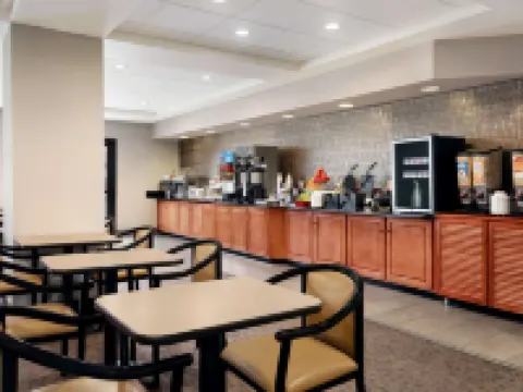 Wingate by Wyndham Cincinnati/Blue Ash Hotels in Blue Ash