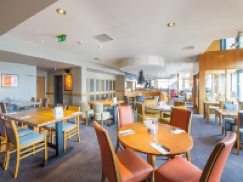 斯旺西濱水普瑞米爾酒店 Castle酒店