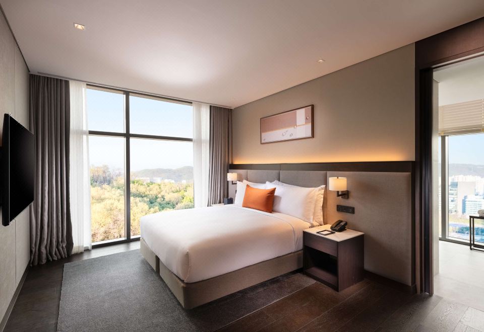 3. 더블트리 바이 ..