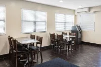 Super 8 by Wyndham Lindenhurst - breakfast