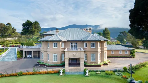 The Westbury Palace in Альберта