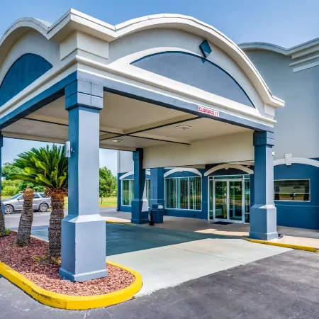 Days Inn by Wyndham Coliseum Montgomery Al Отели рядом с достопримечательностью «Университет Фолкнер»