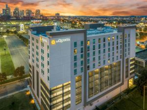 La Quinta Inn & Suites by Wyndham Nashville Downtown/Stadium