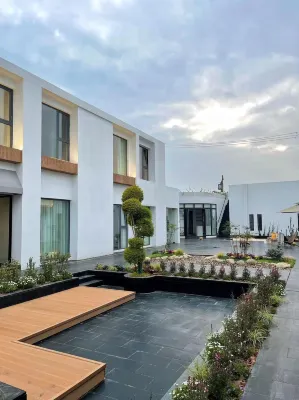 Lakeside House Các khách sạn gần Wuxi Institute of Commerce Training Building 1-A