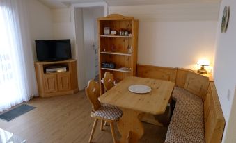 Elfe-Apartments: Studio for 2 Adults, Balcony with Lake and Mountain View