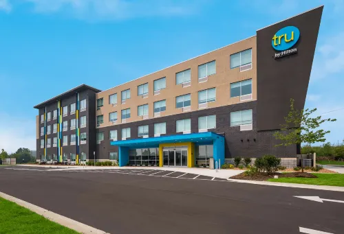 Tru by Hilton Novi Detroit - parking