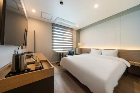 Highend Hotel Geoje Отели рядом с достопримечательностью «Коджедо»