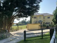 Sunny Nest Hotels in Northleach
