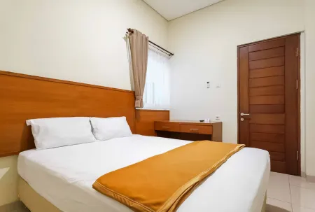 Sharon Guest House Отели в г. Andir