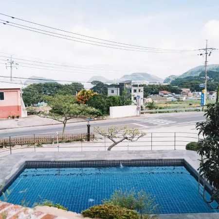 Namhae Doojip Pension Отели рядом с достопримечательностью «Храм Пориам»