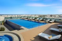 Royal Tulip Muscat - Pools